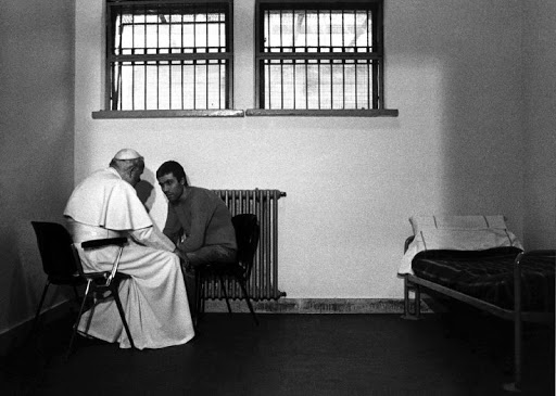 Pope John Paul visits Mehmet Ali Agca in jail &#8211; fr