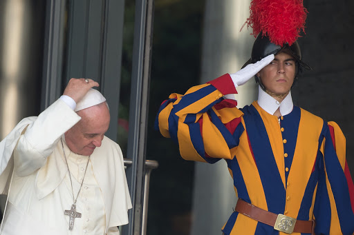Pope francis and Swiss Guard &#8211; fr