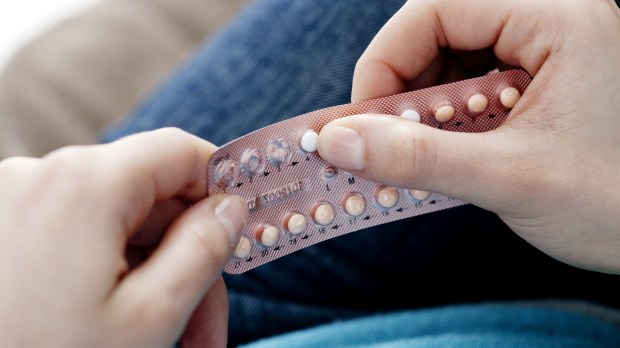 WEB WOMAN CONTRACEPTION PILL © Image Point Fr:Shutterstock
