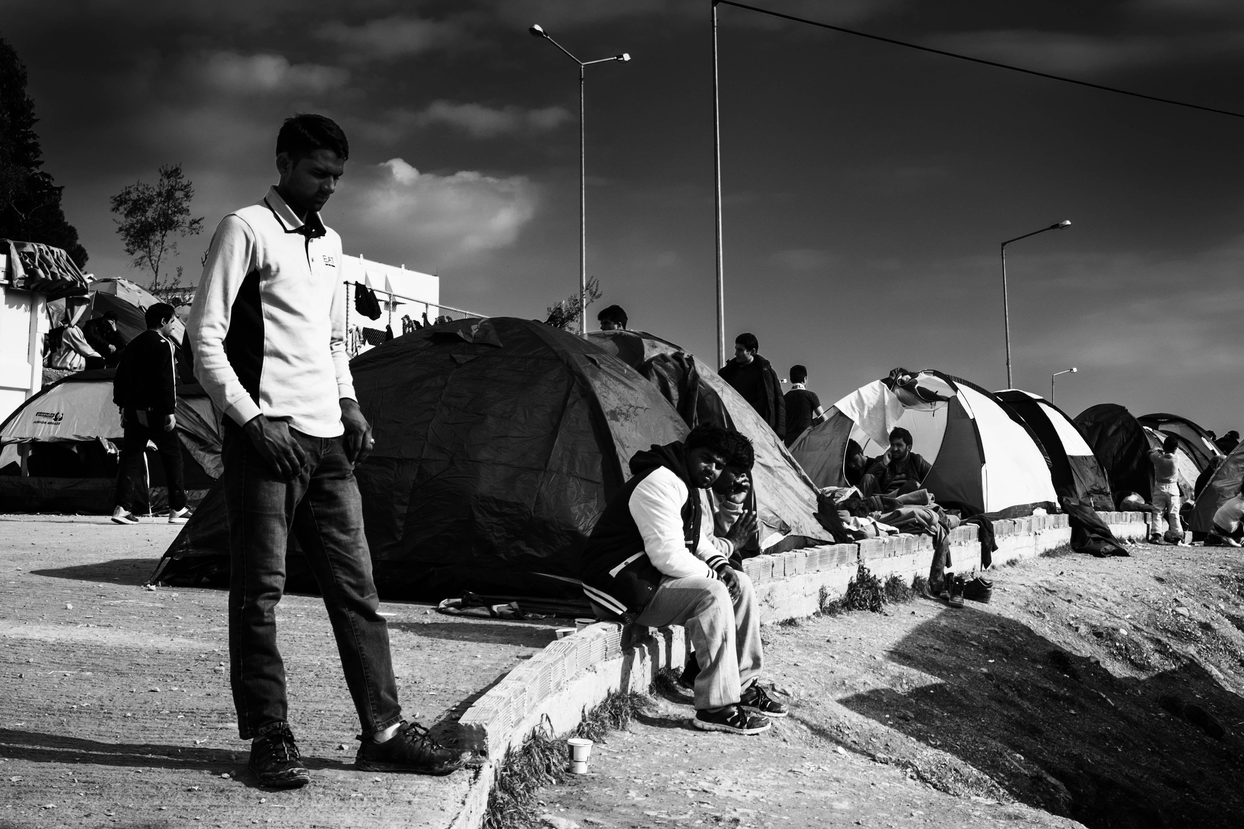 Des réfugiés dans le camp de Moria sur l'île de Lesbos le 30 janvier 2016 © Martin Leveneur
