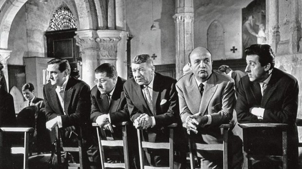 lino-ventura-dans-eglise-film-les-tontons-flingueurs-michel-audiard-1963.jpg