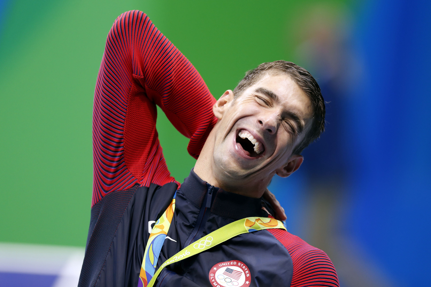 9 août 2016, lors des JO à Rio. Le nageur américain Michael Phelps assiste à la cérémonie de remise des prix du 200 mètres 4 nages individuel masculin. Il a remporté la médaille d'or avec un temps de 7 minutes et 0,66 secondes. © CHINA OUT 