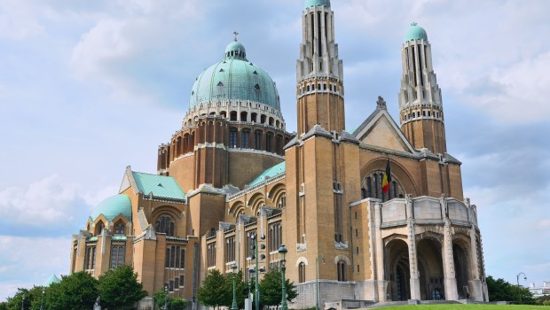 WEB - Koekelberg Basilica Of The Sacred Heart is one of architectural symbols of Brussels © skyfish - Shutterstock -shutterstock_112076000