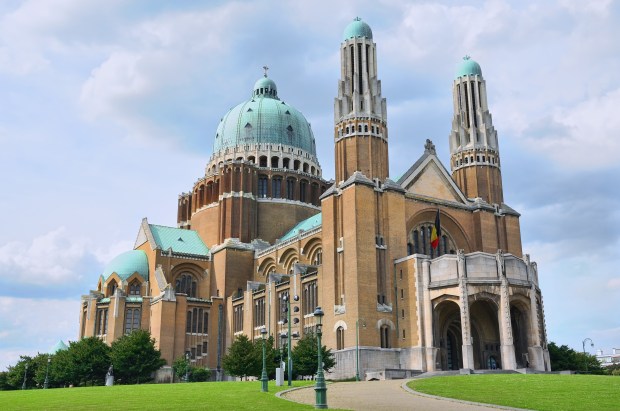 WEB - Koekelberg Basilica Of The Sacred Heart is one of architectural symbols of Brussels © skyfish - Shutterstock -shutterstock_112076000
