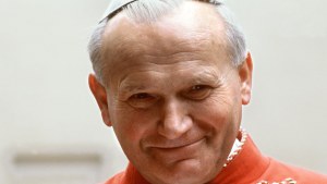 web-pope-john-paul-ii-smiling-trip-to-us-martin-athenstaedt-dpa-afp