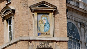 WEB3 LITTLE MADONNA ST PETERS SQUARE MOSAIC JOHN PAUL II MATER ECCLESIA Livioandronico2013 Wikimedia