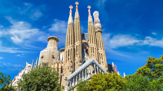 web-sagrada-familia-by-antoni-gaudi-c2a9-s-f-shutterstock_555763384