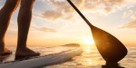 FEMME EN TRAIN DE FAIRE DU PADDLE