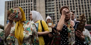 Pourquoi les orthodoxes se signent-ils « à l&rsquo;envers » ?