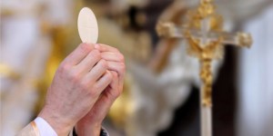 Thérèse de Lisieux, Jean Chrysostome… les grands saints décrivent la force de l’Eucharistie