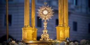 Oui, l’Église est riche !