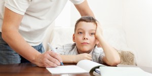 Travail scolaire : visser ou laisser faire ?