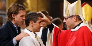 Faut-il donner le sacrement de confirmation le plus tôt possible ?
