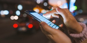 Addicts au smartphone, cette prière est pour vous