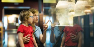 L’éducation par l’art : savoir regarder, le début pour apprécier le bel amour ?