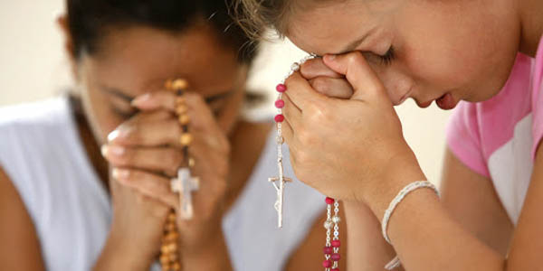 PRAYING ROSARY