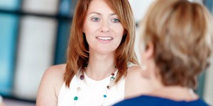 Comment faire preuve de charité envers les pipelettes