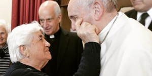 Visite surprise du pape François auprès des personnes atteintes d&rsquo;Alzheimer