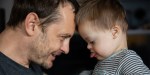 Petit enfant handicapé avec son père