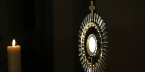 Attention, l&rsquo;adoration eucharistique a des effets secondaires !