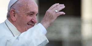 Vidéo : le message en français du pape François aux servants d’autel de France