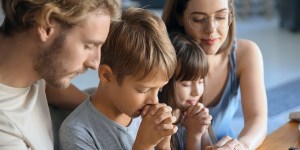 Une prière à dire avec son enfant pour la Toussaint