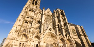 Quelle est la différence entre une église et une cathédrale ?