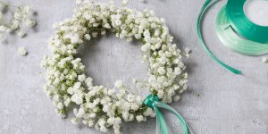 Première communion : mode d’emploi pour réaliser soi-même une couronne de fleurs
