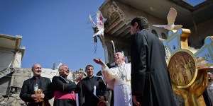 Le pape François en Irak, des images pour l&rsquo;histoire