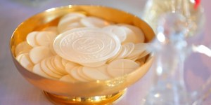 Pourquoi les bébés peuvent communier dans les Églises orientales