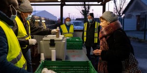 Présidentielle : des personnes pauvres parlent aux candidats