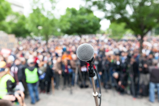 WEB2-COMMUNICATION-POLITIQUE-shutterstock_1020349474.jpg