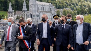 Emmanuel Macron accueilli à Lourdes