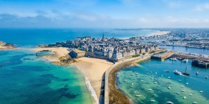Tropez, Malo, Lunaire&#8230; qui sont ces saints qui ont donné leur nom à des stations balnéaires ?