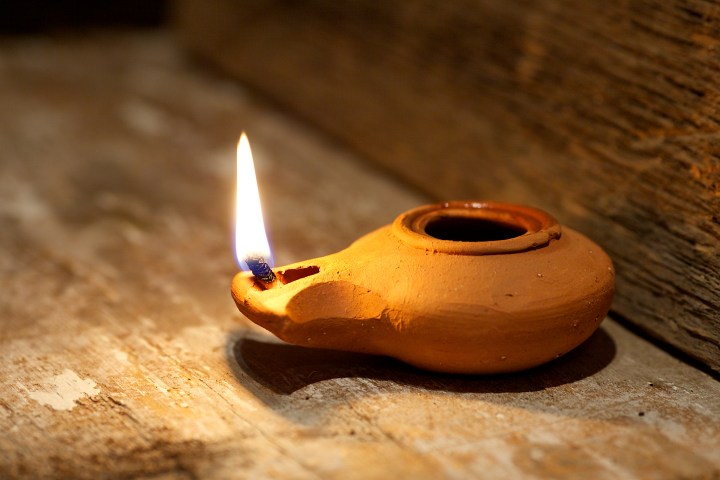 LAMPE-À-HUILE-shutterstock_182536394.jpg