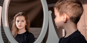 Médecins et intellectuels dénoncent l’idéologie de l’autodétermination du sexe des enfants