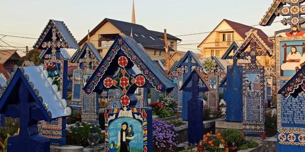 En images : les cimetières joyeux de Roumanie