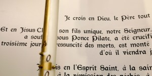 Credo : « de même nature que le Père » devient « consubstantiel au Père »