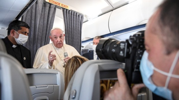 POPE-FRANCIS-AIRPLANE-000_9U39E4.jpg