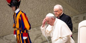 Le Pape loue le courage de saint Joseph, « migrant persécuté »