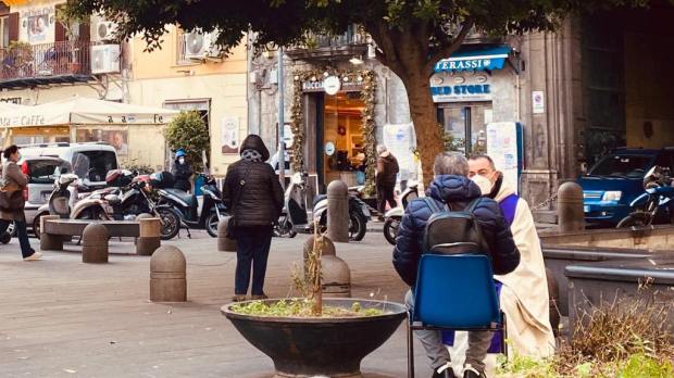 confessione in strada a napoli