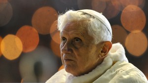 WEB3-Pope-Benedict-XVI-ROSARY-FATIMA-AFP-000_9WY8PD.jpg