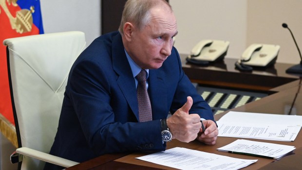 WEB2-VLADIMIR-POUTINE-AFP-000_9GZ3MP.jpg
