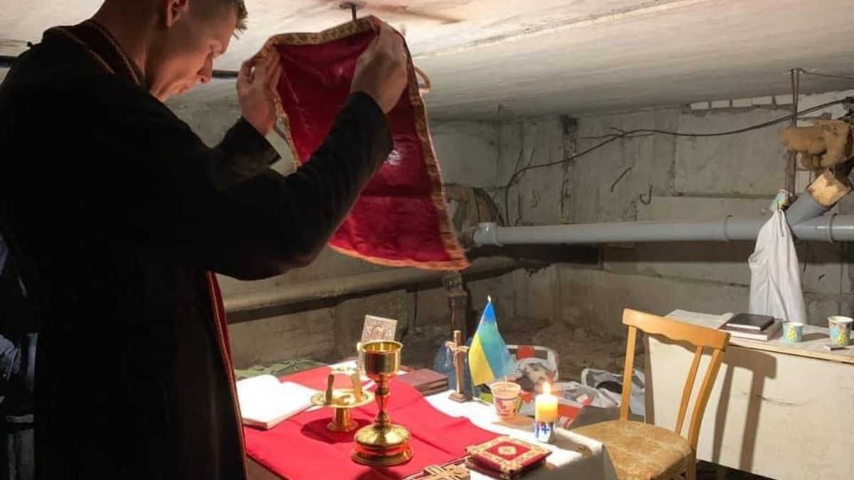 [EN IMAGES] Ukraine : ils continuent à prier malgré la guerre