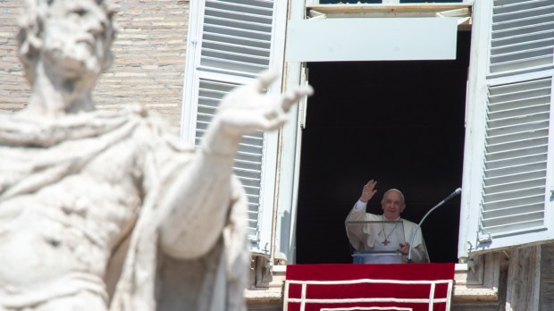 POPE-FRANCIS-REGINA-CAELI-ANGELUS