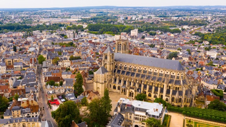 SAINT-ETIENNE-DE-BOURGES-shutterstock_1819446704.jpg