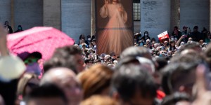 C&rsquo;est dans l’Église, même imparfaite, que l&rsquo;on rencontre Jésus, enseigne le Pape