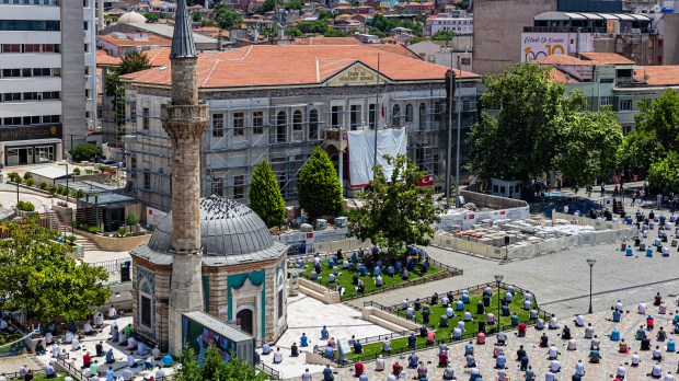 IZMIR-MOSQUEE-shutterstock_1750549871.jpg