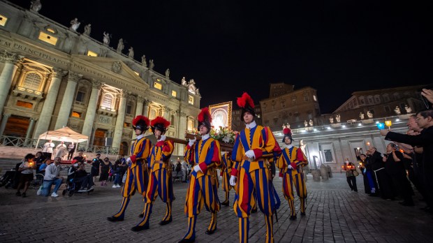 Marian-Month-Mater-Ecclesiae-Procession-aux-flambeau-May-28-2022