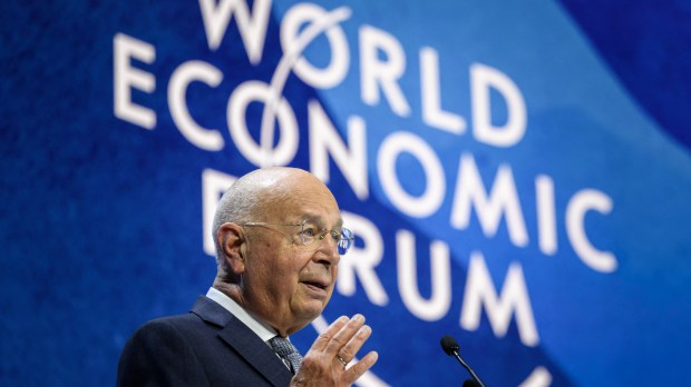 Klaus-Schwab-fondateur-et-president-du-WEF-de-Davos-en-Mai-2022-Fabrice-Coffrini-AFP.jpg